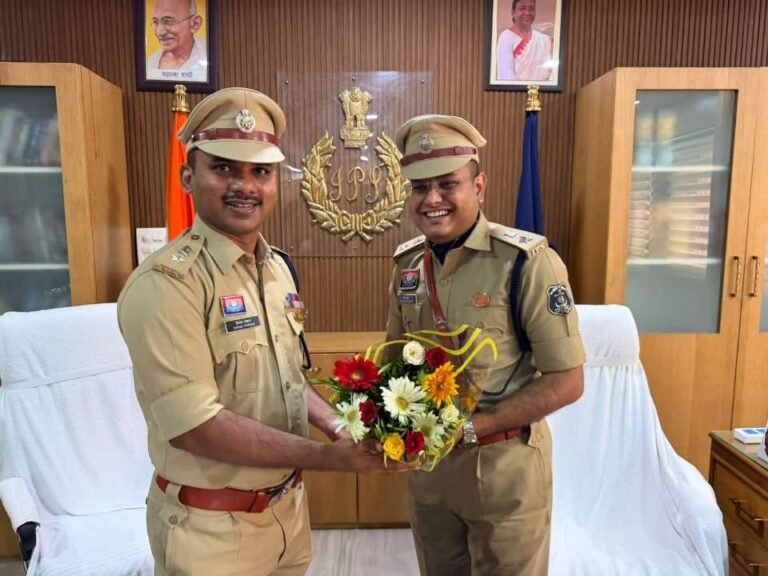 IPS मयंक गुर्जर ने सँभाला सुकमा एसपी पदभार IPS किरण चव्हाण ने दी शुभकामनाएँ
