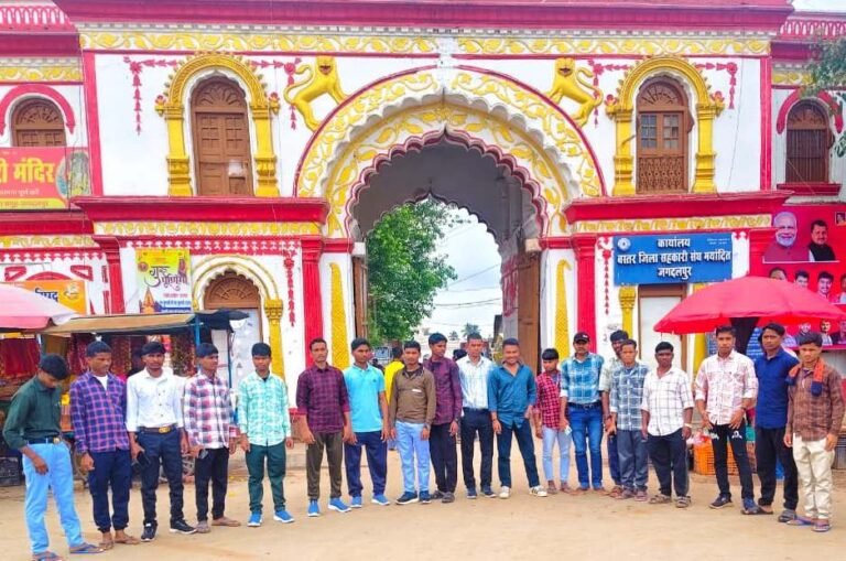 पुनर्वास से आत्मनिर्भरता की ओर: बीजापुर के पुनर्वासित युवाओं ने जाना बस्तर का इतिहास, संस्कृति और विकास