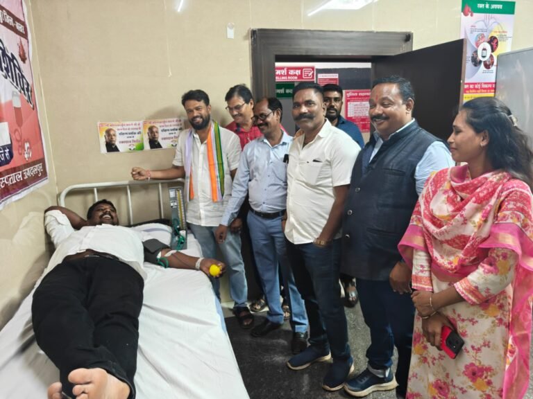 ब्लॉक कांग्रेस कमेटी ने सेवा भावना के साथ मनाया कांग्रेस के राष्ट्रीय अध्यक्ष मल्लिकार्जुन खड़गे का जन्मदिन