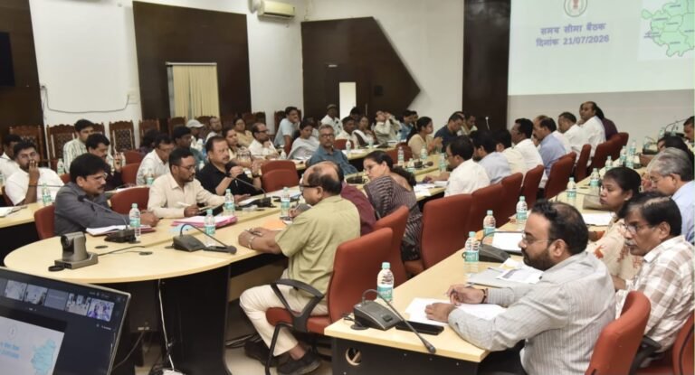 स्वतंत्रता दिवस की तैयारियों में जुटा प्रशासन, 13 अगस्त को होगी फुल ड्रेस रिहर्सलसमय-सीमा बैठक में कलेक्टर श्री आकाश छिकारा ने स्वास्थ्य, शिक्षा, आपदा प्रबंधन और विकास कार्यों की समीक्षा की