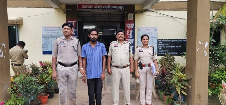 संजय मार्केट से चोरी हुई 12 लाख की पिकअप बरामद, आरोपी गिरफ्तारबस्तर पुलिस की बड़ी कार्रवाई
