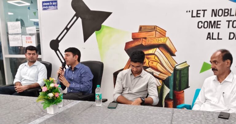 कलेक्टर श्री आकाश छिकारा सहित प्रशासनिक अधिकारियों ने युवाओं को दिए सफलता के मंत्र – लाला जगदलपुरी ग्रन्थालय में प्रेरणादायक संवाद कार्यक्रम आयोजित