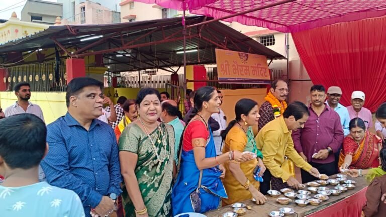 उत्कल समाज द्वारा महाप्रभु जगन्नाथ का प्रसाद, खाजा ” वितरण कार्यक्रम का आयोजन कुमार जयदेव एवं किरण देव रहें उपस्थित