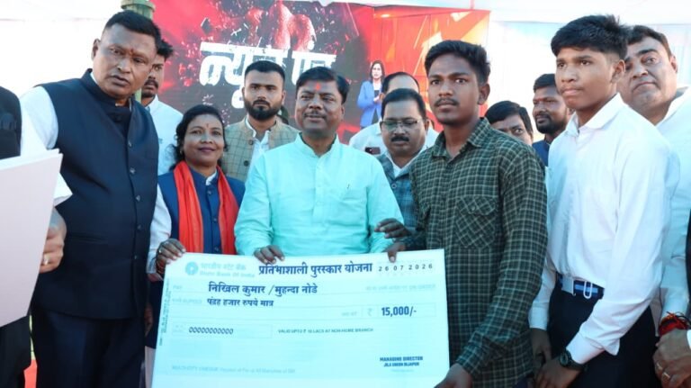 दरभा के जैगूर में गूंजा ‘मन की बात’, प्रभारी मंत्री केदार कश्यप ने बांटे वनाधिकार पत्र