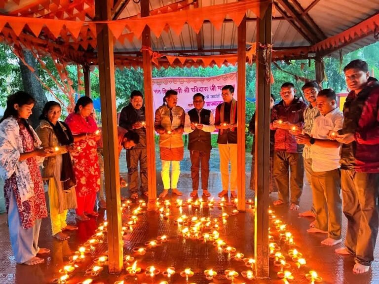 संत शिरोमणि गुरु रविदास महाराज की 650वीं जयंती पर महापौर ने भाजपा पार्षददल के साथ किया दीप प्रज्वलित