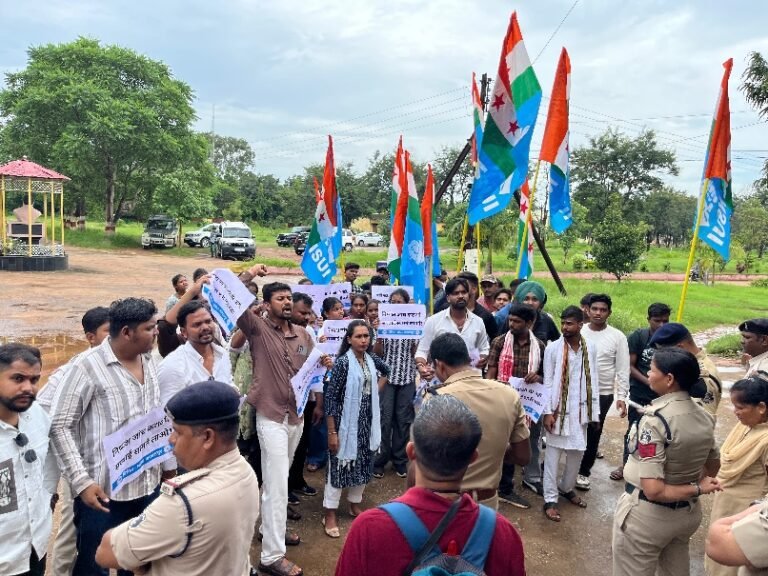 कार्यपरिषद की बैठक के दौरान NSUI का उग्र प्रदर्शन, भर्ती में भ्रष्टाचार की जांच की मांग