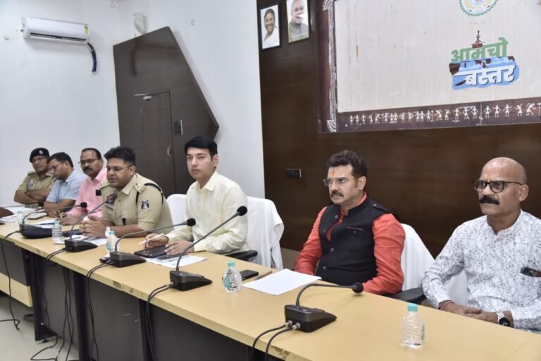यातायात व्यवस्था को लेकर महत्वपूर्ण बैठक, महापौर संजय पांडेय, कलेक्टर आकाश छिकारा और एसपी शलभ सिन्हा की मौजूदगी में चैंबर ऑफ कॉमर्स, परिवहन व व्यापारी संघ के साथ हुआ मंथन