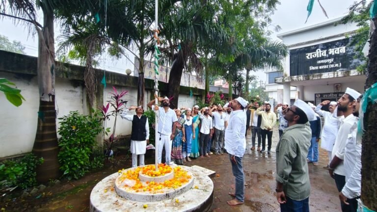 युवा कांग्रेस स्थापना दिवस पर राजीव भवन में फहराया गया युवा कांग्रेस का ध्वज,       सेवा, संघर्ष और संगठन को मजबूत करने का कार्यकर्ताओं ने लिया संकल्प