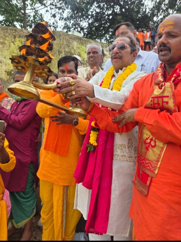 सुकमा जमिंदार कुमार जयदेव कांवड़ यात्रा में हुए शामिल, किया महादेव का जलाभिषेक