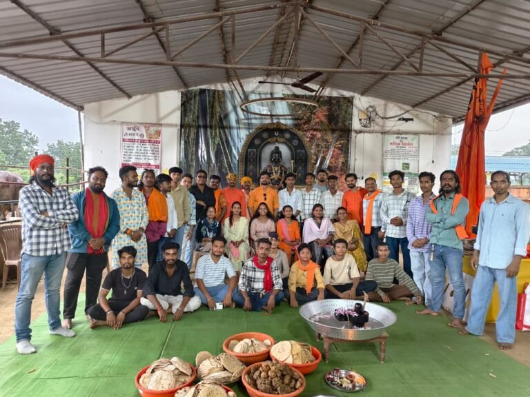 बस्तर संभाग में पहली बार आयोजित हुई गौ सेवा संकल्प कांवड़ यात्रा, 5100 रोटी और 51 किलो गुड़ गौ माता को अर्पित