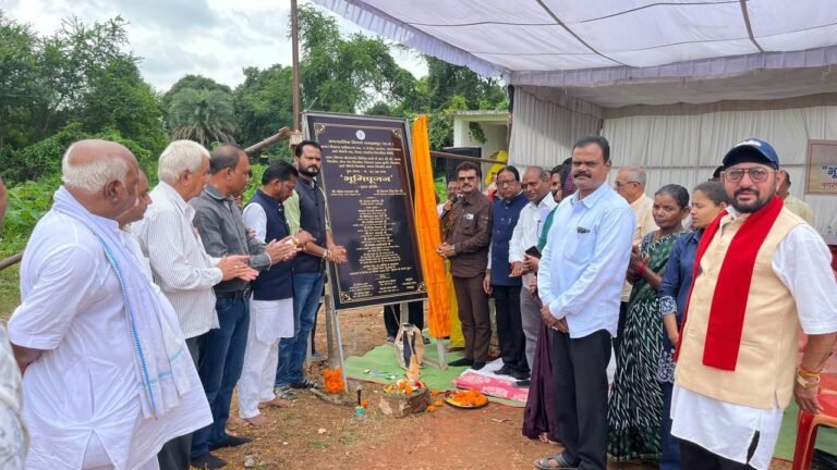 167.96 लाख के विकास कार्यों से जगदलपुर को मिलेगी नई रफ्तार, महापौर संजय पांडे ने किया भूमिपूजन, पार्क, आरसीसी नाली, डोम शेड और कला केंद्र समेत कई कार्य होंगे