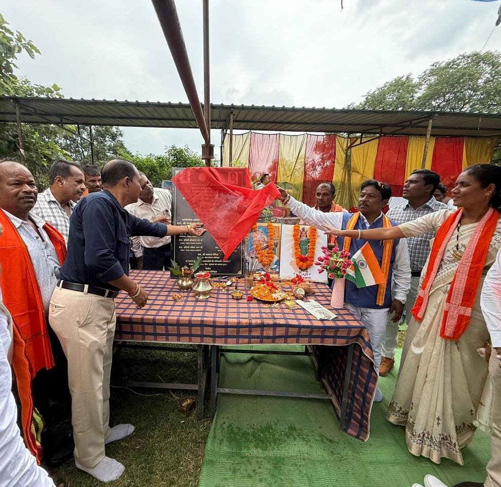 बस्तर के गांवों को विकास की मजबूत राह से जोड़ना हमारा संकल्प : महेश कश्यप, सांसद महेश कश्यप ने करीब 75 लाख रुपये के सड़क, पुल-पुलिया विकास कार्यों का किया भूमिपूजन