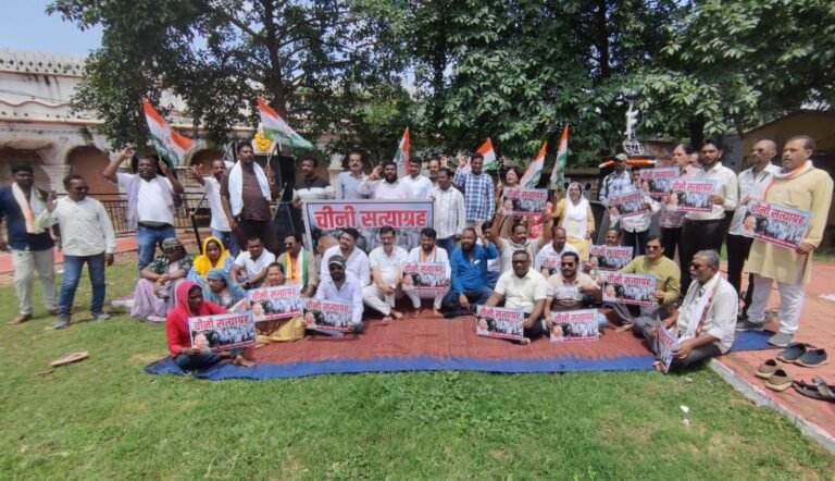 बढ़ती महंगाई के विरोध में कांग्रेस का “चीनी सत्याग्रह”, भाजपा सरकार के खिलाफ जमकर किया प्रदर्शन