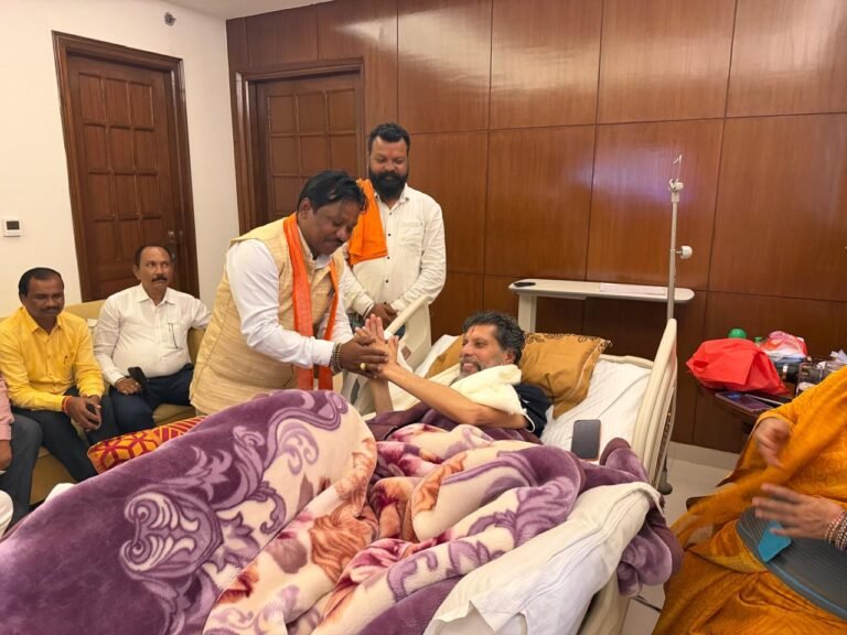 दिल्ली में प्रदेश अध्यक्ष किरण सिंह देव से मिले बस्तर सांसद महेश कश्यप, जाना स्वास्थ्य का हाल