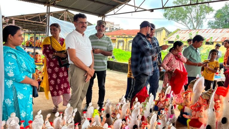 गणेश प्रतिमा बिक्री के लिए पुरानी कृषि मंडी बनी सुविधाजनक बाजार,       निगम की नई व्यवस्था से व्यापारियों में खुशी, ग्राहकों को भी राहत; पार्किंग, पेयजल और मोबाइल शौचालय की सुविधा से कारोबार को मिला बेहतर माहौल