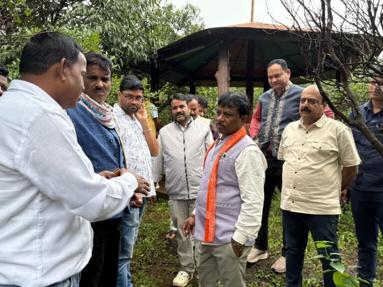 विश्वकर्मा पूजा पर फिर खुलेगा बैलाडीला खदान क्षेत्र,बस्तर सांसद महेश कश्यप की पहल पर एनएमडीसी से हुई चर्चा, दंतेवाड़ा-बचेली दौरे के दौरान अधिकारियों से ली जानकारी
