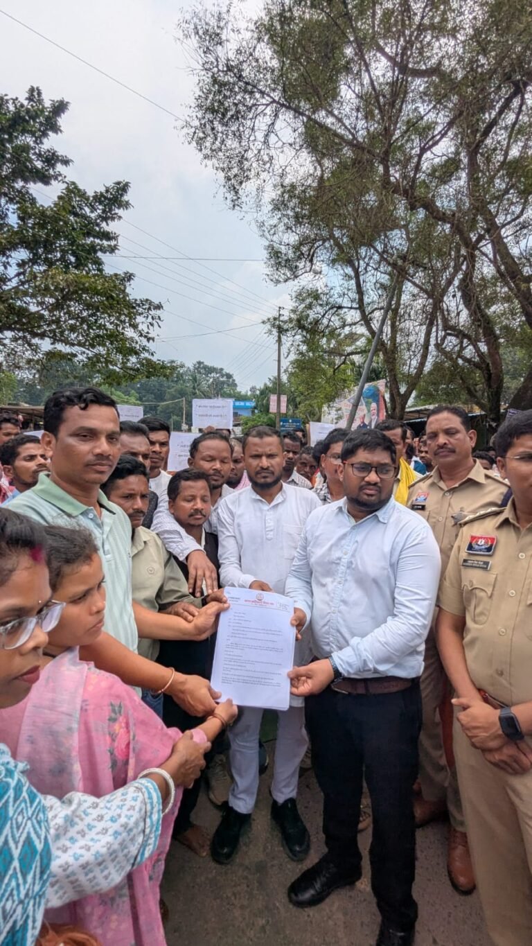 गौण खनिज राशि और पंचायतों की मांगों को लेकर दरभा में चक्का जाम, 15 दिन का अल्टीमेटम,15 दिवस में मांगें पूरी नहीं हुईं तो होगा उग्र आंदोलन — मुन्नालाल कश्यप