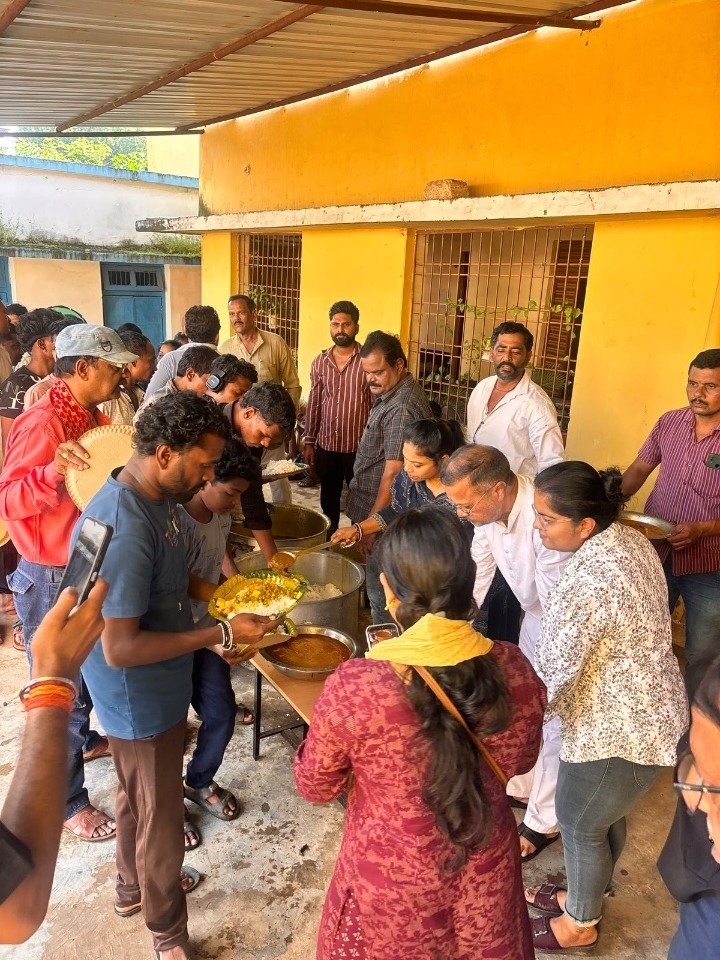 बाढ़ की मार के बीच मदद को आगे आया जगदलपुर, सेवा में जुटी चैतन्य संकीर्तन मंडली और निगम टीम
