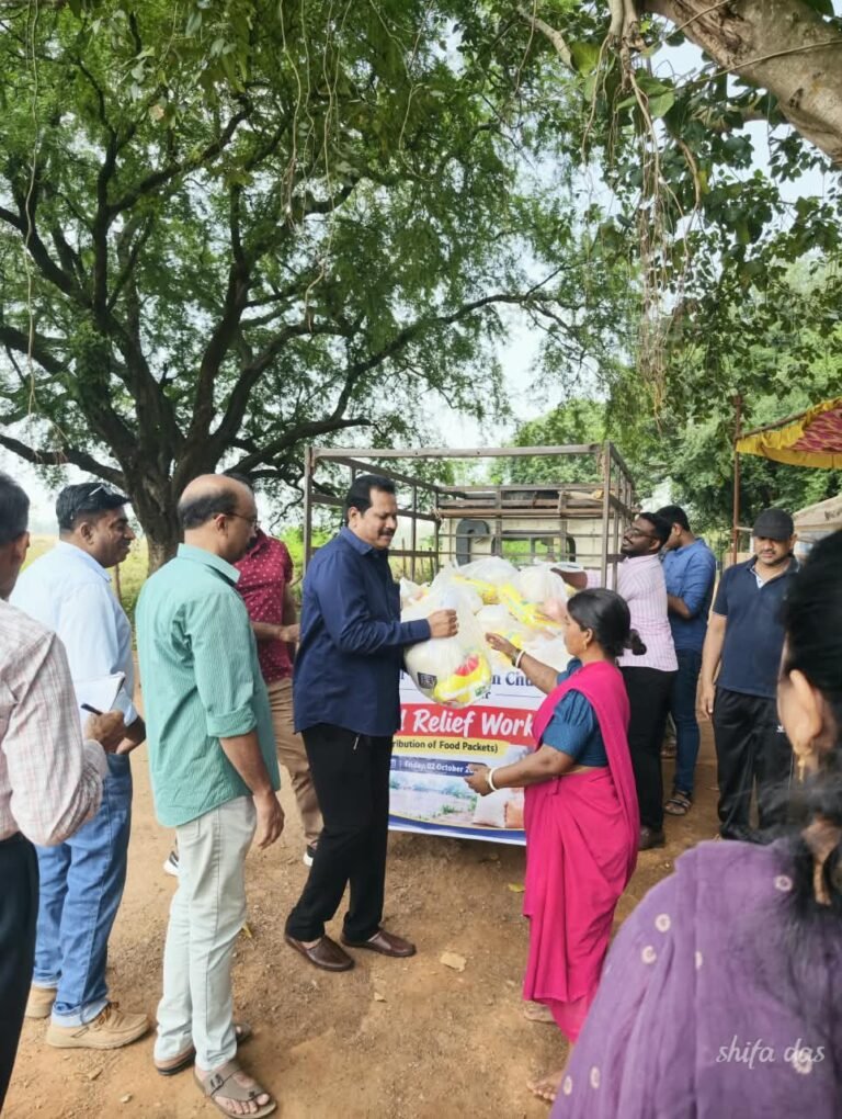 कुरुषपाल में बाढ़ प्रभावित 101 परिवारों को राहत, रोजवीन दास व मार थोमा सीरियन चर्च ने वितरित किया 11 क्विंटल से अधिक सूखा राशन
