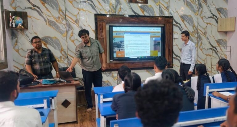 बस्तर में डिजिटल क्रांति, 12वीं के विद्यार्थियों ने सीखे पढ़ाई में AI के प्रभावी उपयोग के गुर,अपने ही स्मार्टफोन पर लिया व्यावहारिक प्रशिक्षण